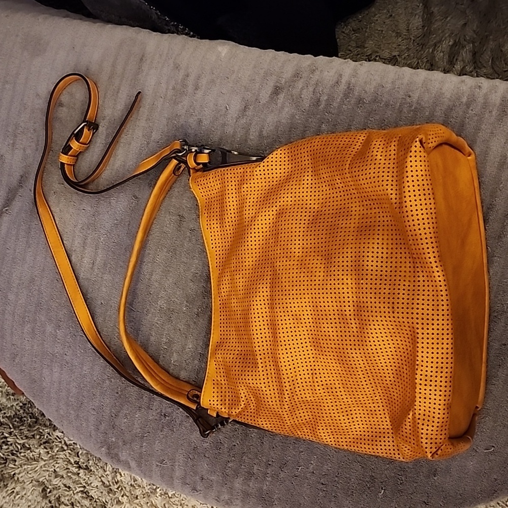 Camel. Shoulder Bag.